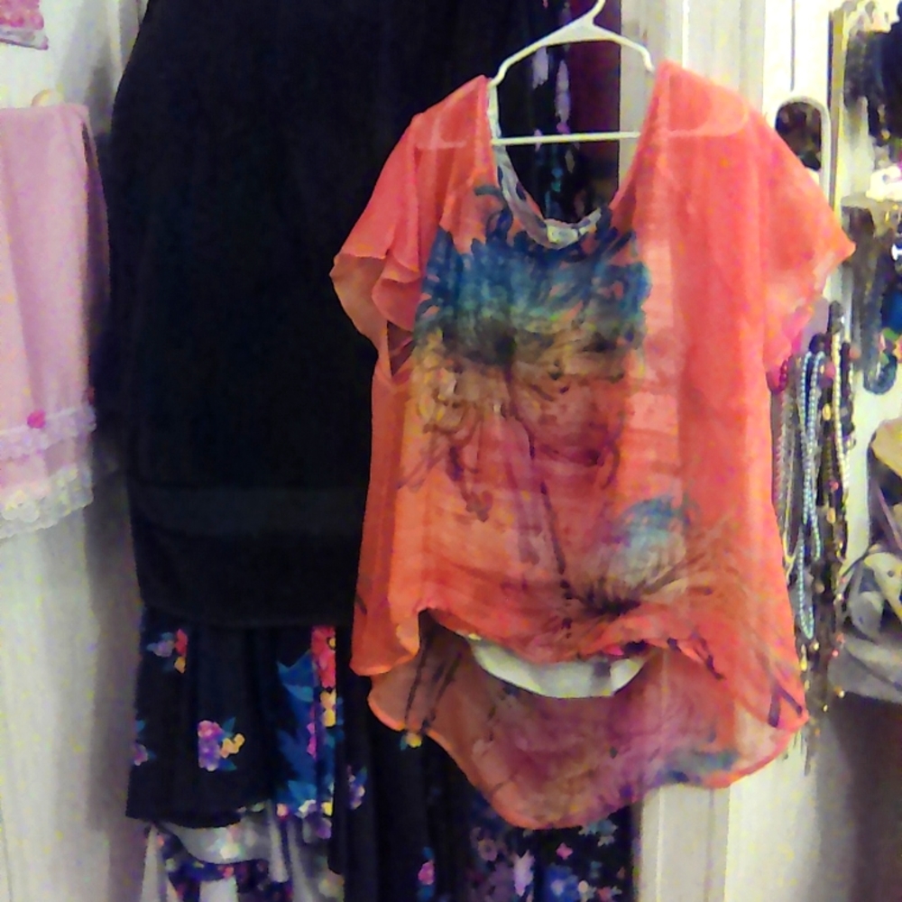 Women's lightweight top comes with attached tank see photo